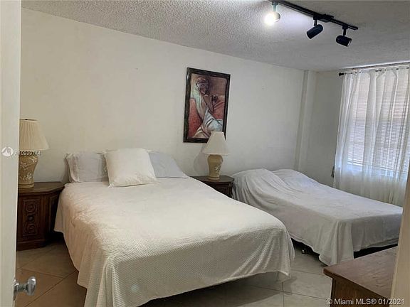 4th image of 2750 NE 183rd St APT 203