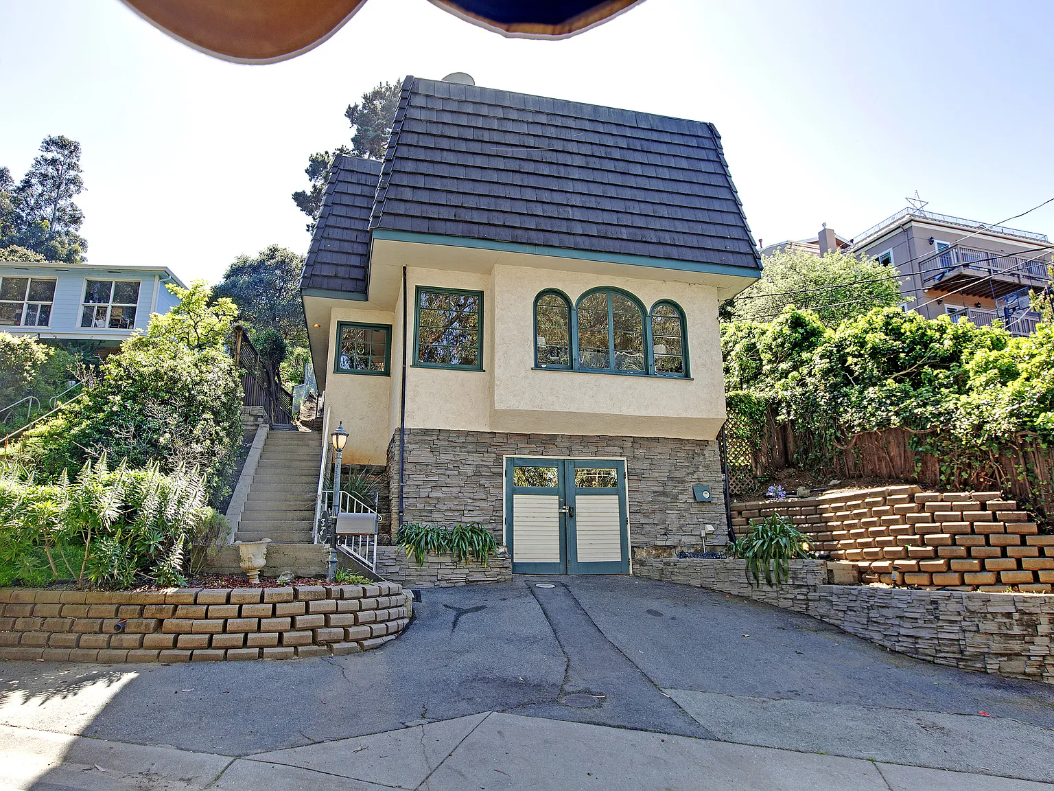 3 bed, 1600 sqft, $4,000 — Photo 1