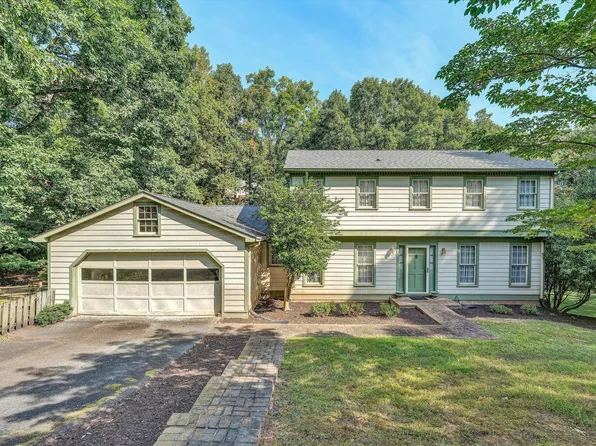 2825 Fairway Forest Dr, Salem, VA 24153