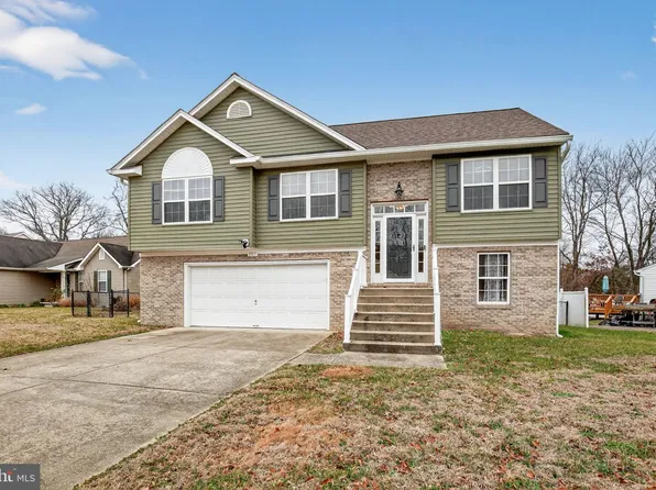 1103 Station Dr, La Plata, MD 20646