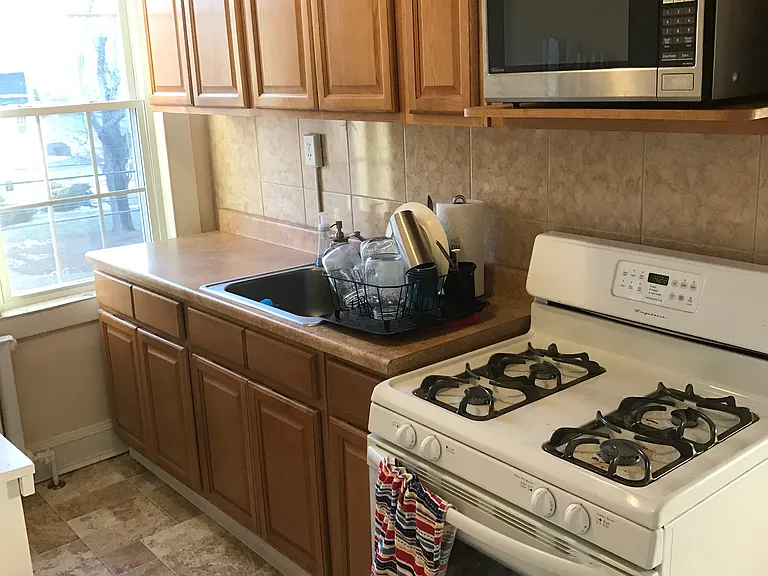 804 Farmington Ave — Photo 12