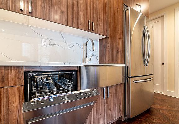 2nd image of 921 Washington Ave #696