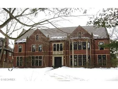 2590 Fairmount Blvd photo 1