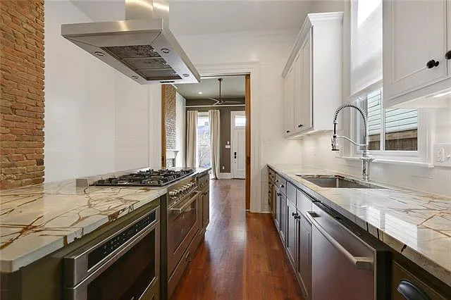 3439 Baronne St — Photo 6