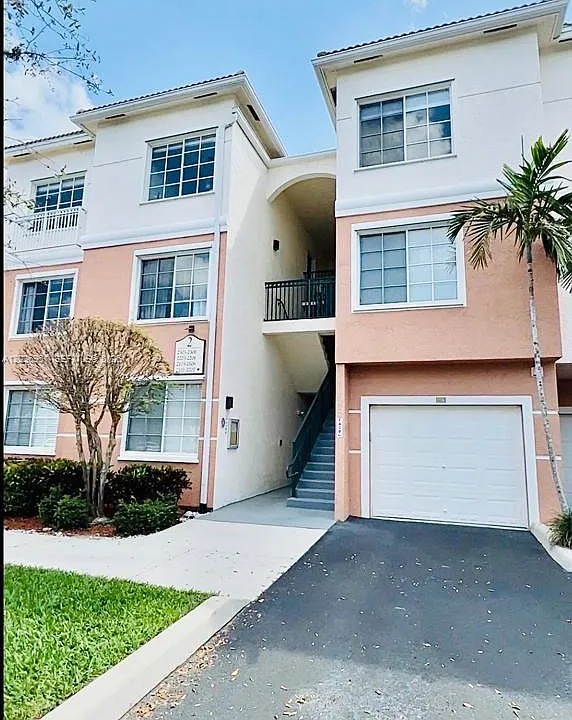 2304 Myrtlewood Cir E #304