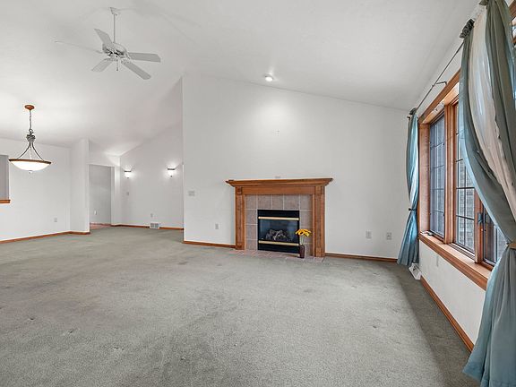 5th image of 448 Woodfield Dr