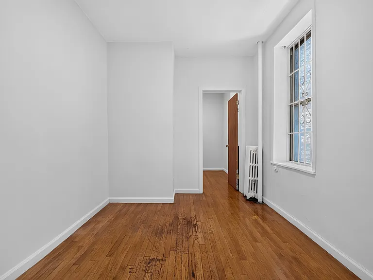 631 E 11th St #3 — Photo 5