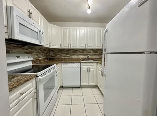 9516 Fontainebleau Blvd #301, Miami, FL 33172