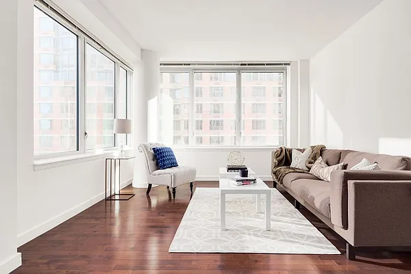 Sold by Triplemint | media 19