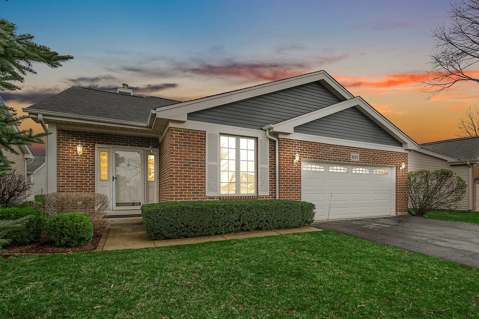 657 Golfers Ln photo 1