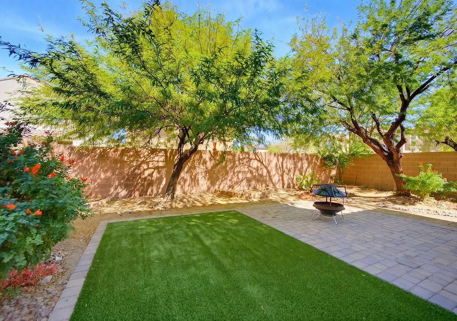 Spacious 2-Story Home w/ Two Balconies, Granite Island Kitchen & Turf Backyard SW Las Vegas — Photo 4