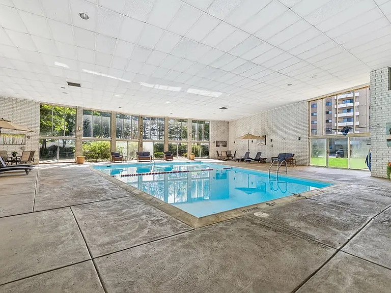 Bishop Park Apartments — Photo 8