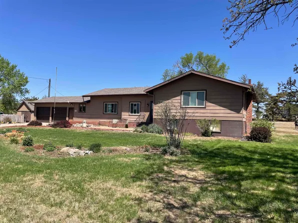 611 Moose St, Farnam, NE 69029