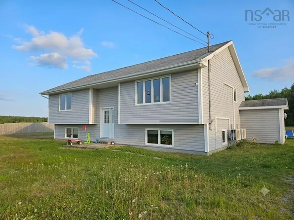176 Armada Dr, Cape Breton, NS B1N 3J4