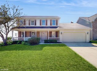 27W333 Waterford Dr, Winfield, IL 60190