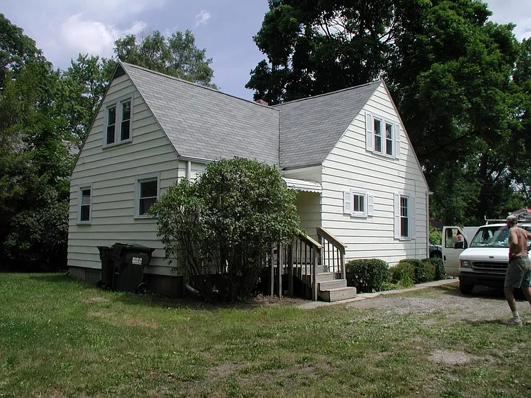 3194 Eastwood Dr — Photo 3