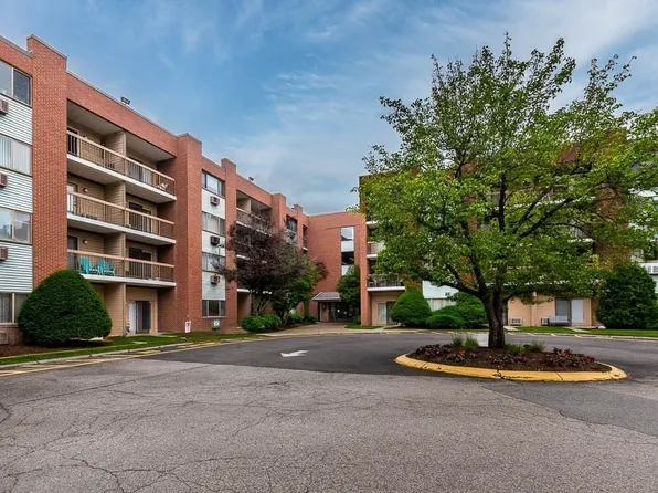 4975 Washington St #306, West Roxbury, MA 02132