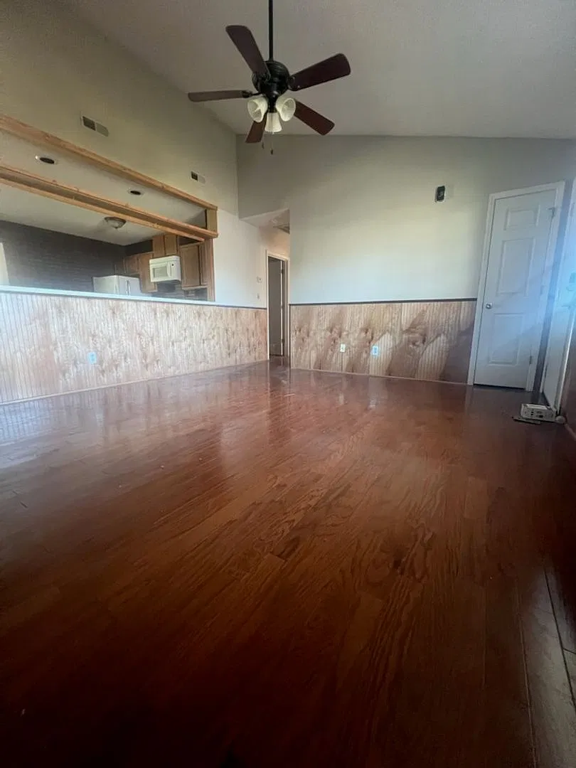 Affordable 3 Bedroom w/ Large Bonus In Hubert — Photo 2