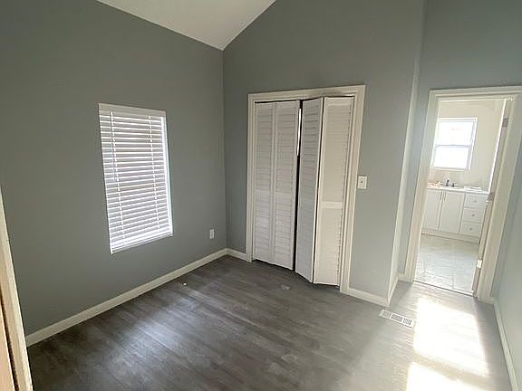 5th image of 39 Cedarhurst Pl