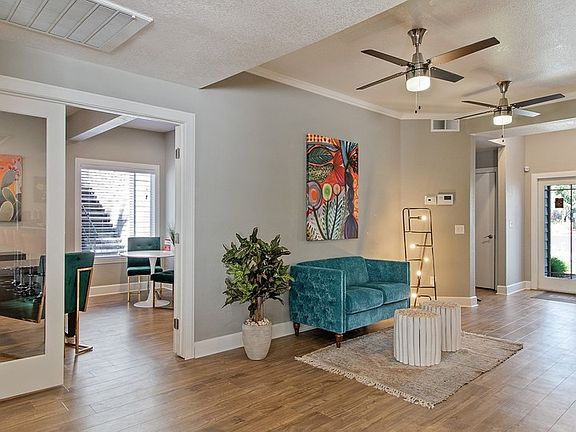 2nd image of 1025 S Gilbert St #9_096