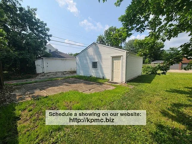 2937 Oaklawn St — Photo 3