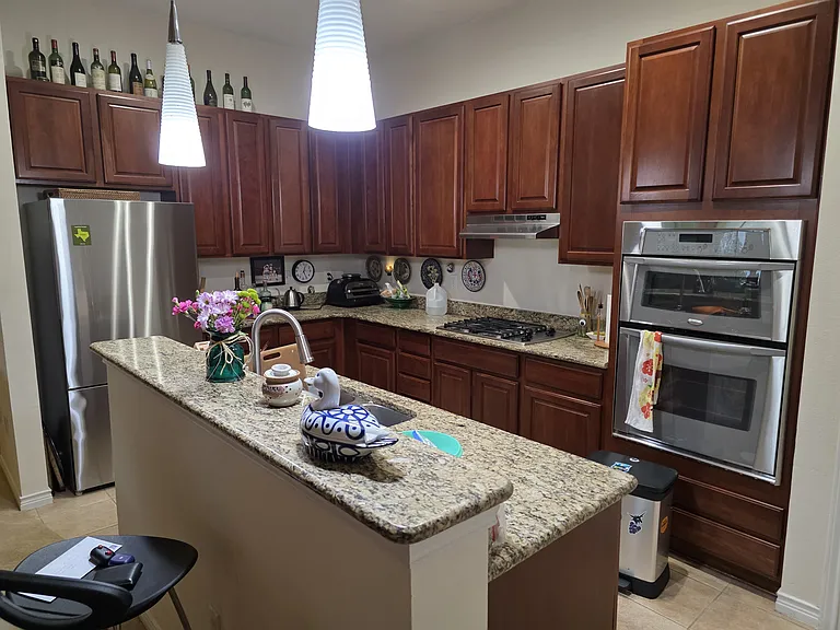 2101 Lucerne Cv — Photo 2