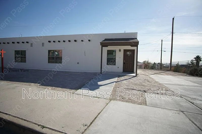 3 bed, 2.0 bath, 972 sqft, $1,325 — Photo 1