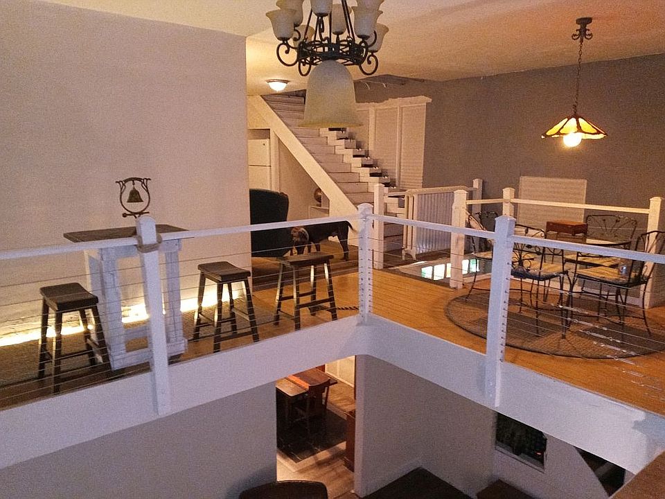 Upper Floor above family rm