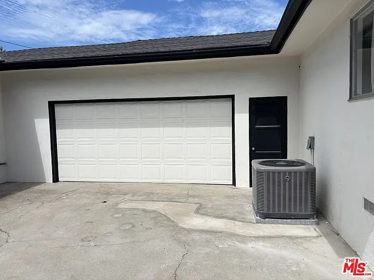 366 E Hillsdale St — Photo 15