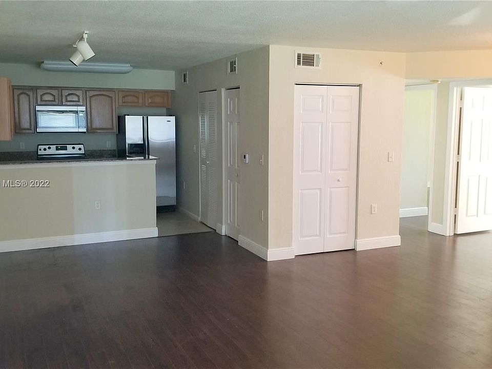 1st image of 231 SW Palm Dr APT 102