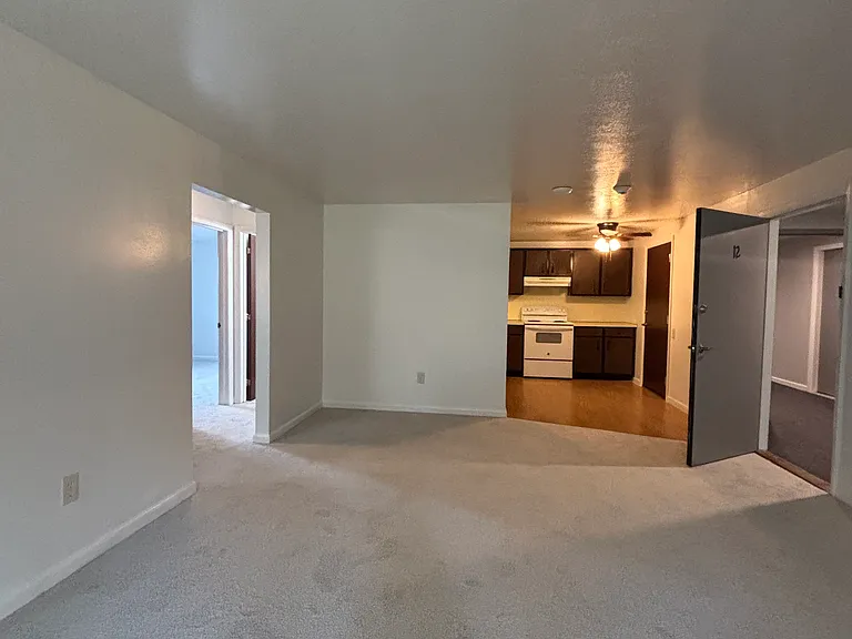 Governor Weare Apartments — Photo 19