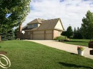 3969 Elk Dr, Rochester, MI 48306