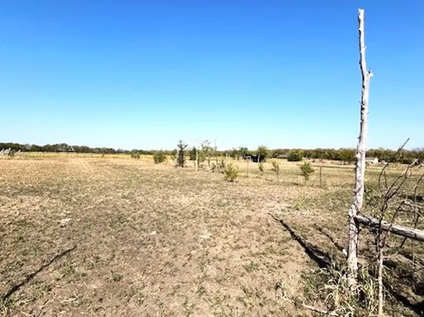 656 County Road 4455, Trenton, TX 75490