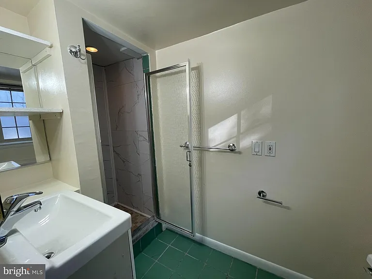 792 S Front St #B — Photo 13