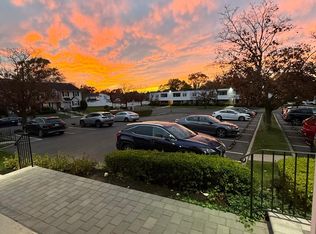 128 Santa Barbara Drive #128, Plainview, NY 11803