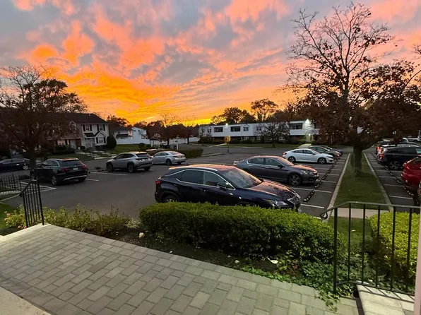 128 Santa Barbara Drive #128, Plainview, NY 11803