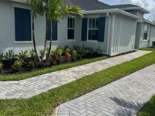 1545 SE Crosswood Way, Port Saint Lucie, FL 34984