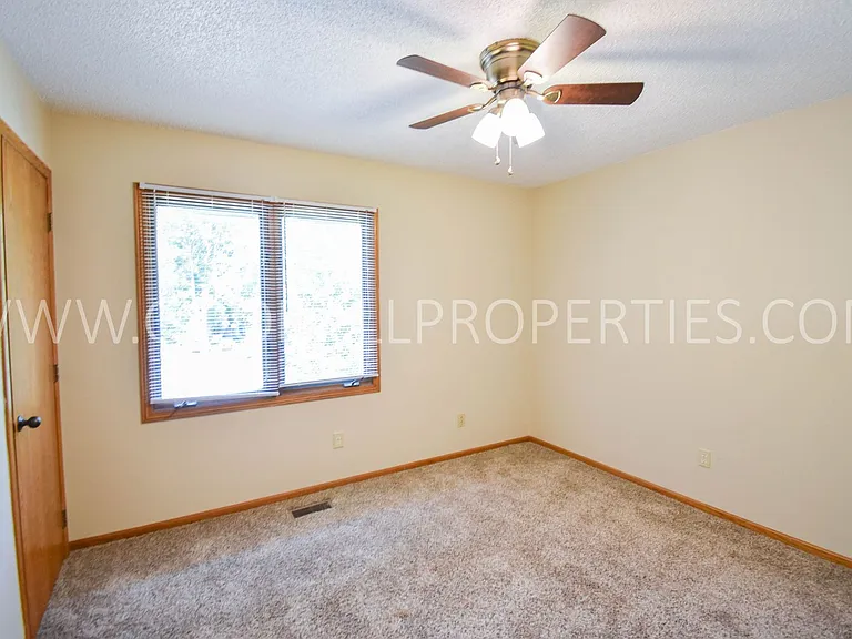 1104 Prairie View Dr — Photo 15