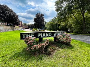 92 Main St APT 211, Deep River, CT 06417