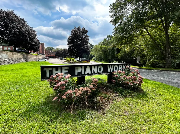 92 Main Street APT 211, Deep River, CT 06417