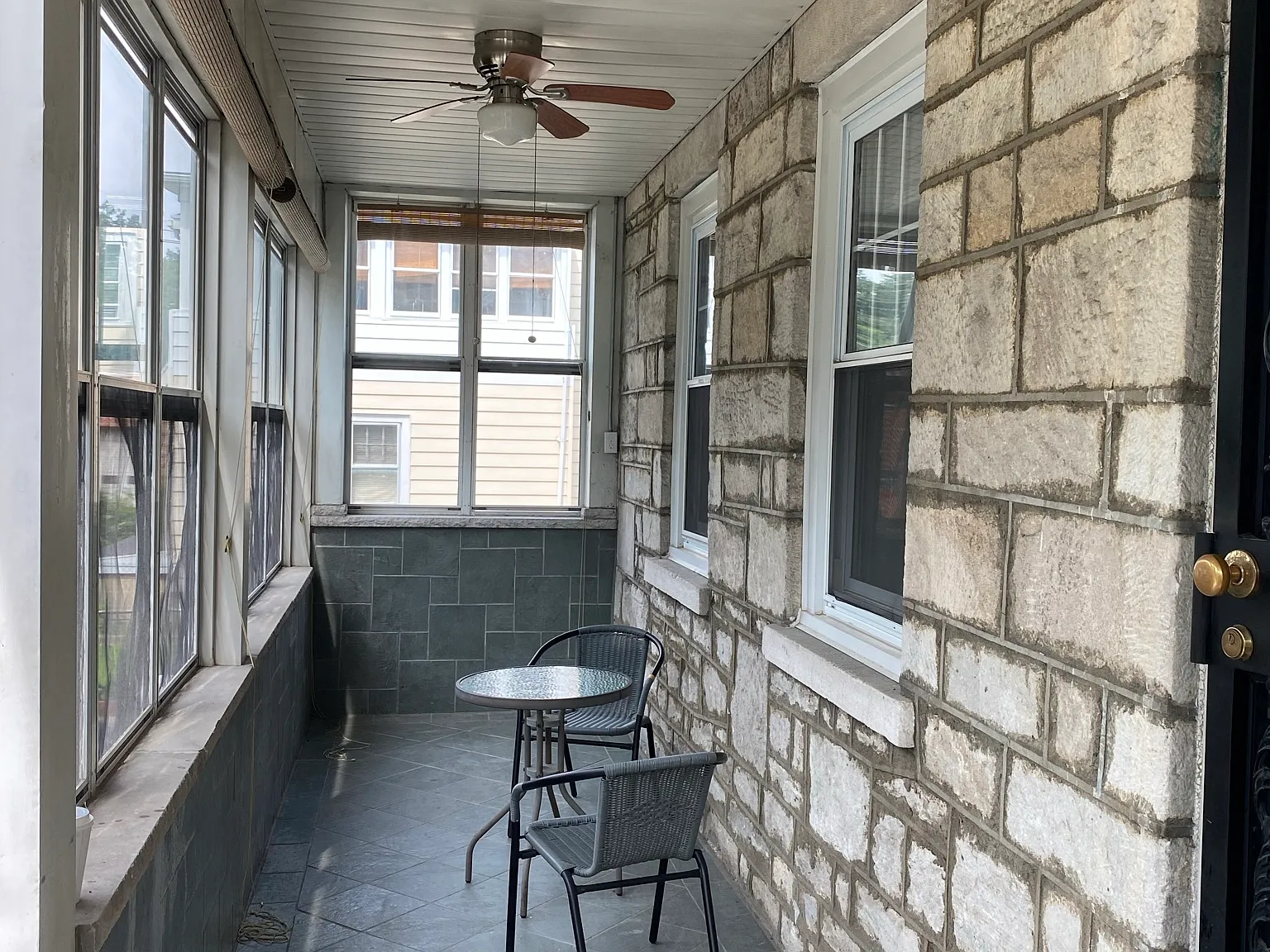 3 bed, 1.5 bath, 1500 sqft, $4,500 — Photo 2