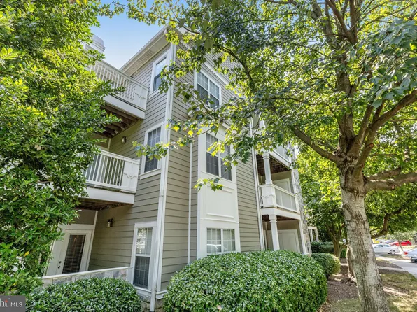 1712 Lake Shore Crest Dr APT 32, Reston, VA 20190