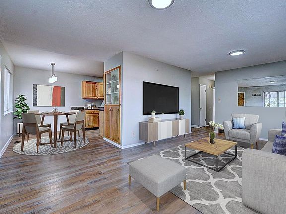 5th image of 140 Franklin Ave