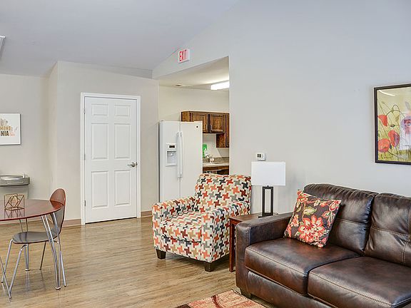 2nd image of 3061 Pinetree Dr #208
