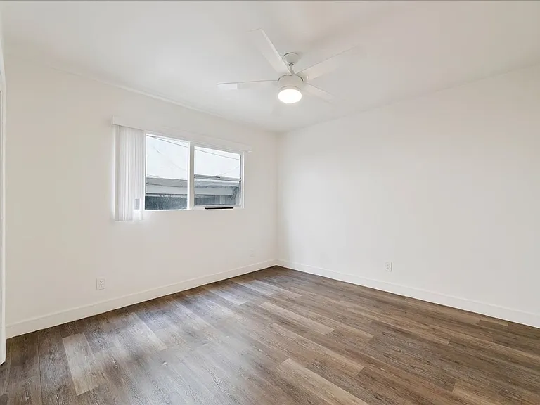 3905 S Stevely Ave #8 — Photo 11