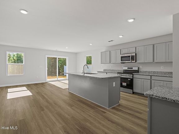 5th image of 7118 Woodline Drive SW