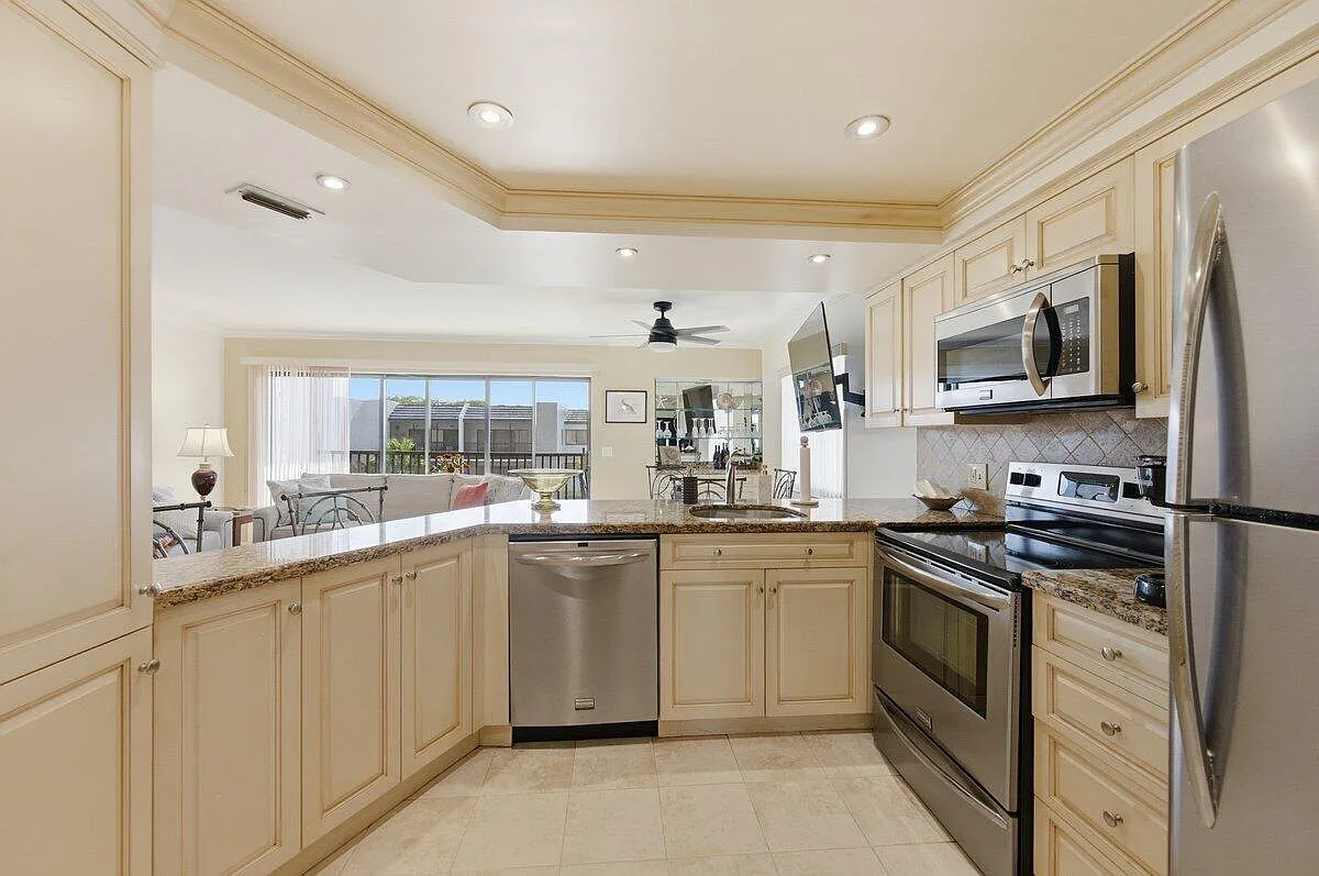 2 bed, 2.0 bath, 1183 sqft, $2,500 — Photo 4