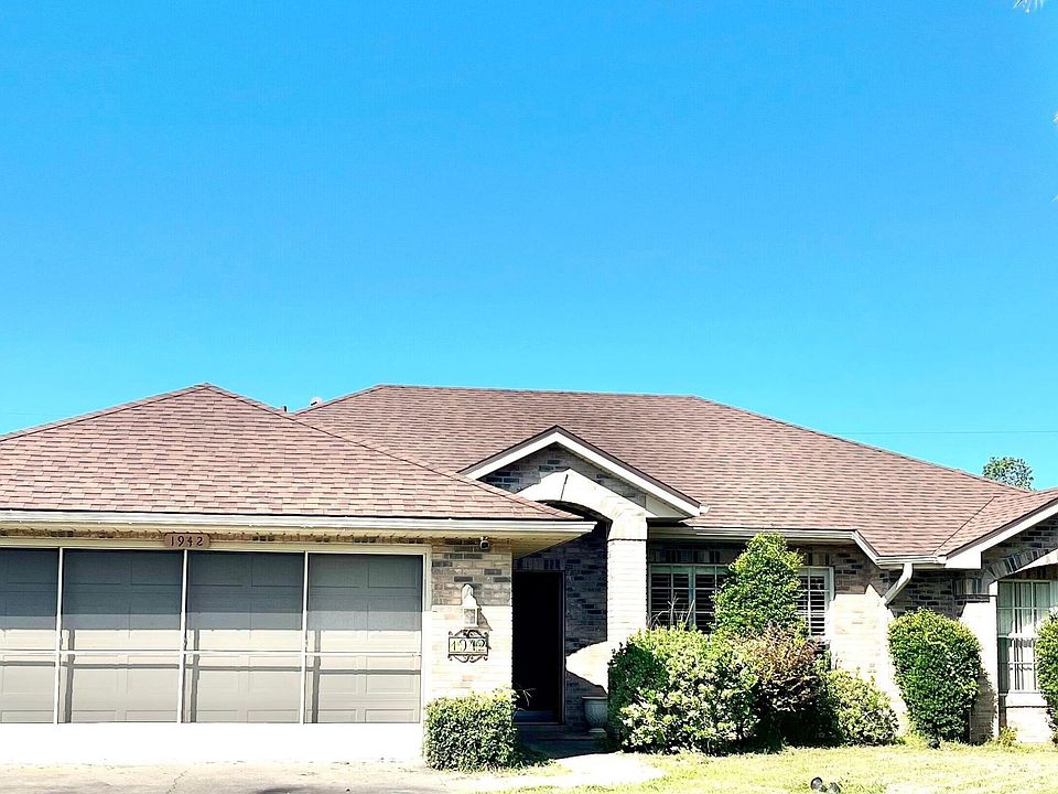 1st image of 1942 Greenview Dr