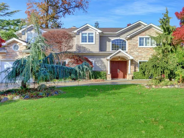 27 Ridge Drive E, Roslyn, NY 11576