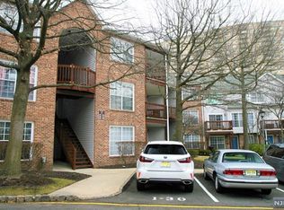 262 Village Circle Dr #1213, Fort Lee, NJ 07024